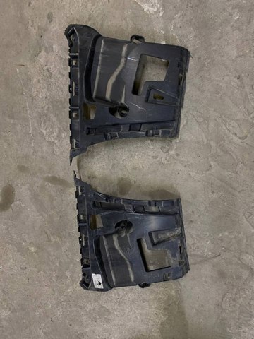 Кронштейн бампера заднего, внешний правый 51127384466 BMW