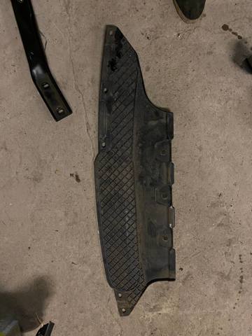 Направляющая заднего бампера 51127906845 BMW