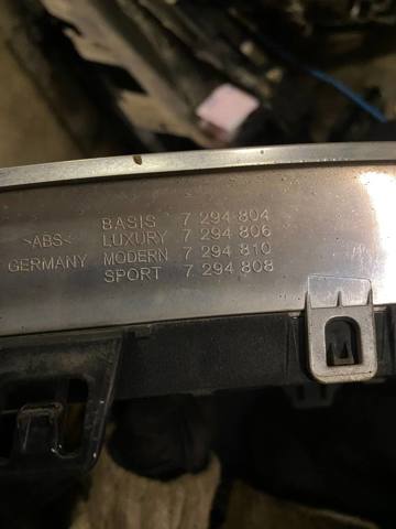BMW 51137294804 Решетка радиатора правая в наличии Винница