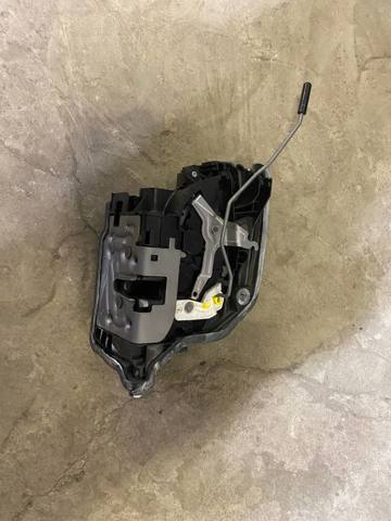 Замок передней пассажирской двери 51217477688 BMW