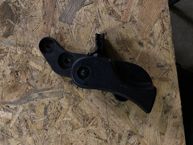 Кронштейн ручки открывания капота 51237326517 BMW