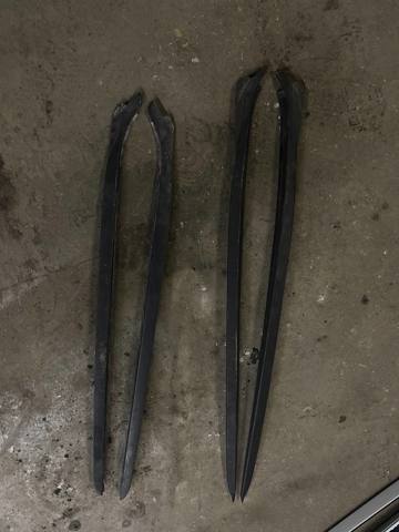Молдинг лобового стекла, правый 51317258188 BMW