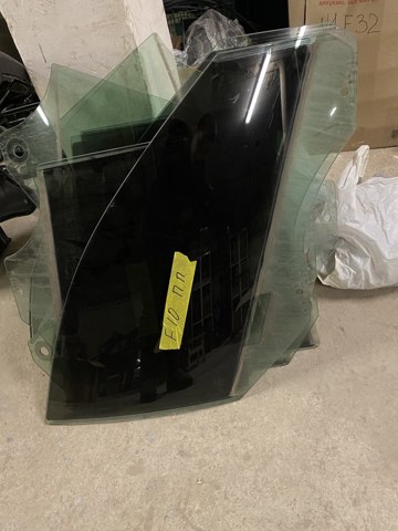 Стекло передней двери, правой 51337182110 BMW