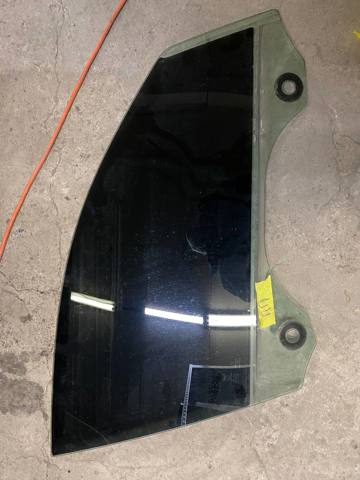 Стекло передней двери, правой 51337309734 BMW