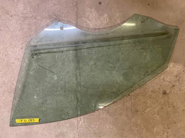 Стекло передней двери, левой 51337339455 BMW