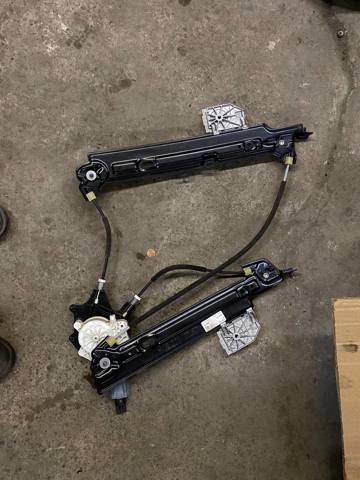 Стеклоподъемник задней левой двери 51357339589 BMW