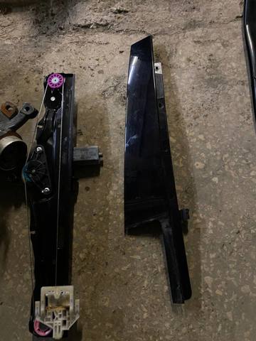 Накладка задней двери, левой, вертикальная 51357349675 BMW