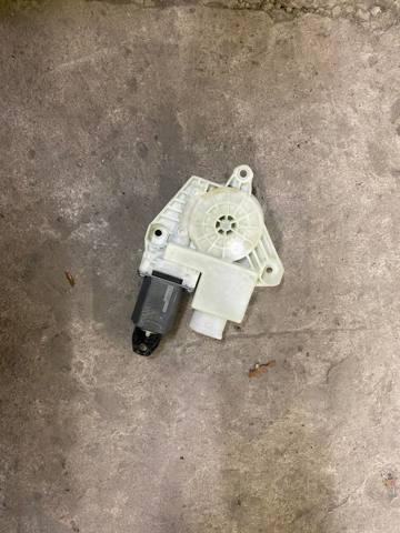 Моторчик стеклоподъемника двери задней, левой 51357455083 BMW