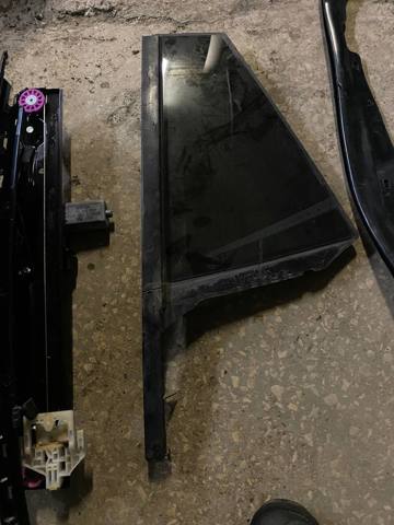 Форточка двери треугольник, задней, левой 51377405605 BMW