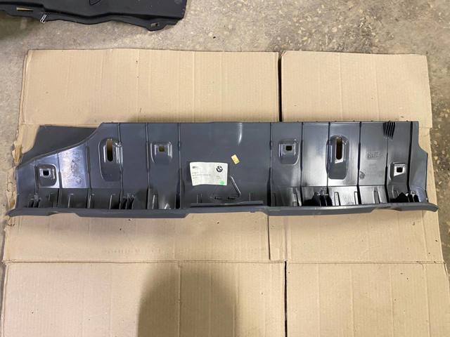 Облицовка задней панели багажника 51479113340 BMW