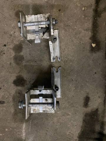 Кронштейн передней балки 51647245795 BMW