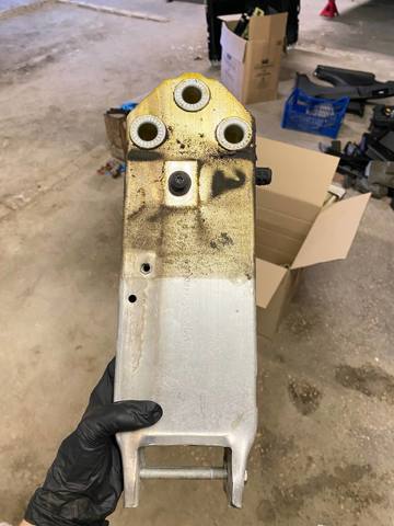 Усилитель переднего бампера  51647333134 BMW
