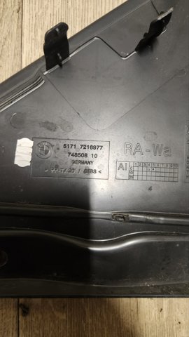 Решетка стеклоочистителей, левая 51717216977 BMW