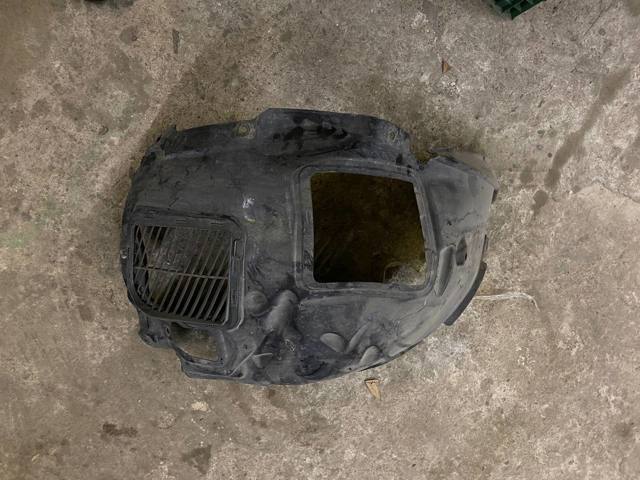 Передний правый подкрылок крыла переднего  51717260726 BMW