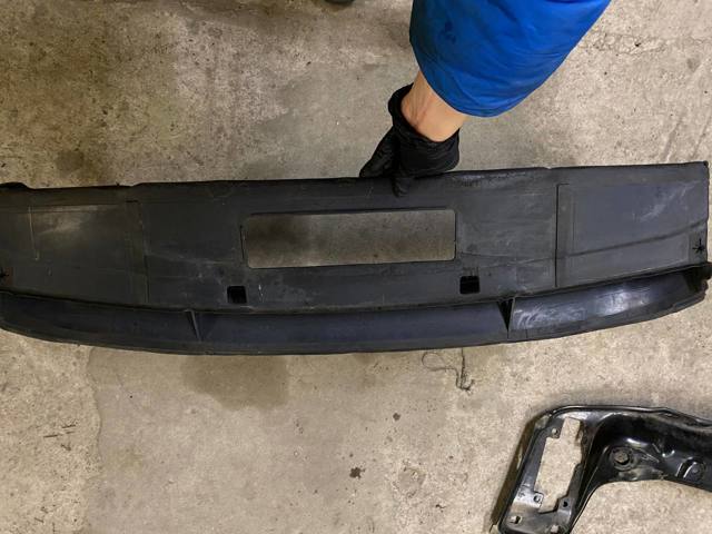 51747290609 BMW Нижний дефлектор радиатора купить в Ирпень