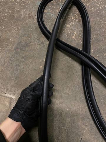 51767301846 BMW Уплотнитель двери передней левой (на двери) купить в Полтава