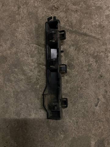 Кронштейн наружной накладки порога левой 51777294887 BMW