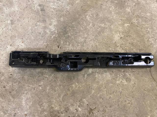 Кронштейн наружной накладки порога правой 51777387346 BMW