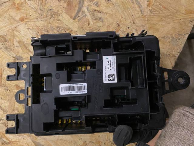 61149337880 BMW Блок предохранителей задний салонный купить в Ужгород