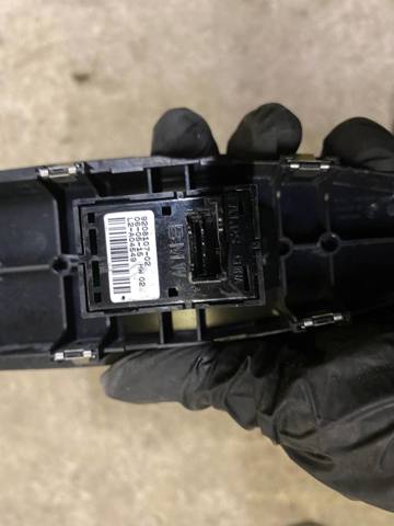 61319208107 BMW Кнопка стеклоподъемника передняя купить в Сумы