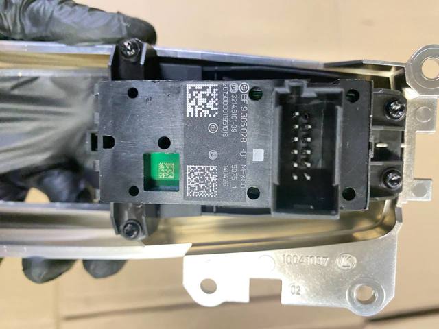Клавиша электромеханического стояночного тормоза 61319385028 BMW
