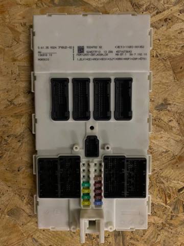 Блок предохранителей и реле 61359868380 BMW