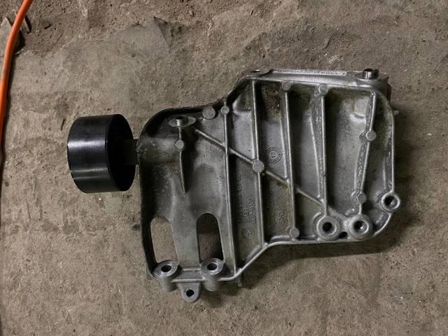 Кронштейн компрессора кондиционера 64557585167 BMW