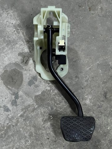 Педаль тормоза 6860647 BMW