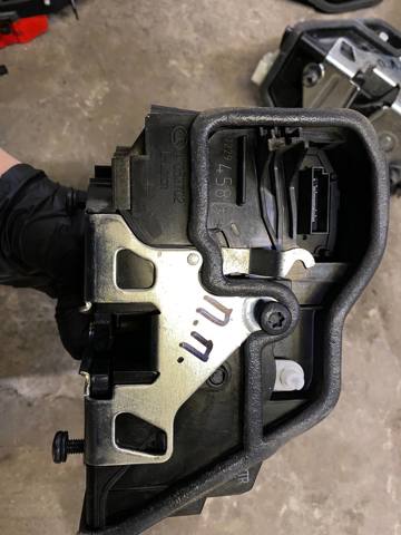 Замок передней пассажирской двери 7229458 BMW