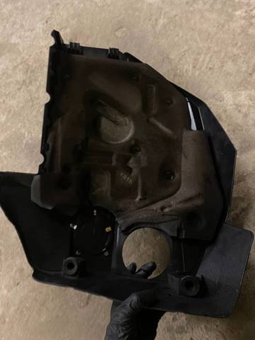 7607447 BMW Крышка двигателя купить в Винница