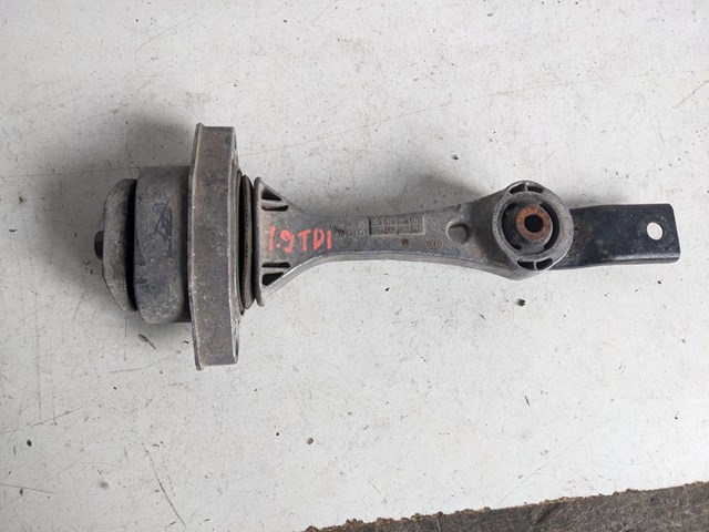 Подушка двигателя Фольксваген Бора