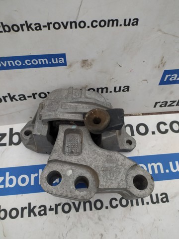 Правая подушка двигателя 52070967 CHRYSLER