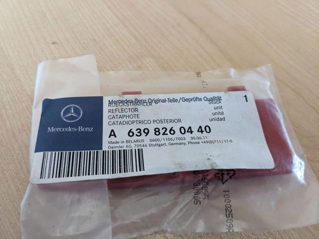 MERCEDES A6398260440 Катафот (отражатель) заднего бампера левый в наличии Николаев