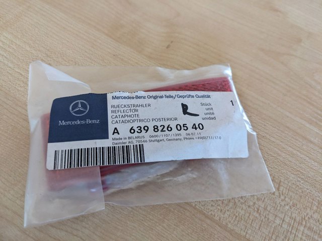 MERCEDES 6398260540 Катафот (отражатель) заднего бампера правый в наличии Запорожье