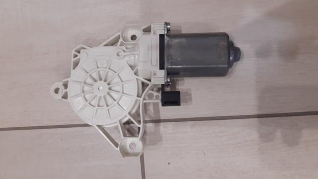 Мотор стеклоподъемника двери передней, правой A0009065008 MERCEDES