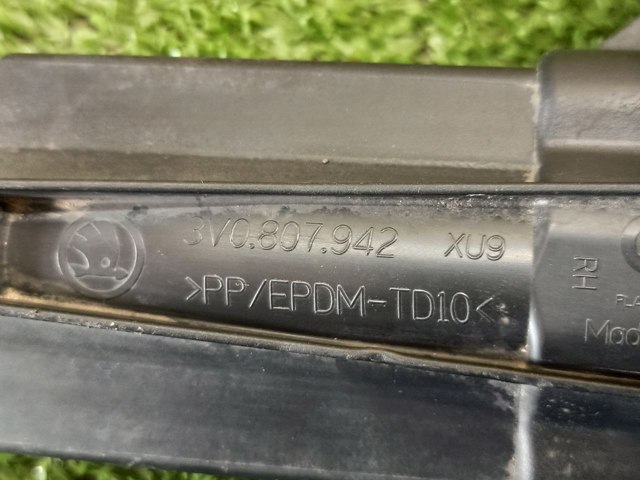 VAG 3V0807942 Передний бампер в наличии Житомир