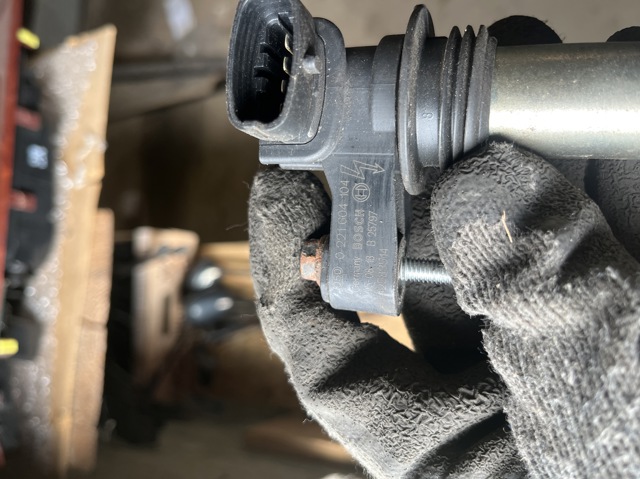 Катушка зажигания 0221604104 BOSCH