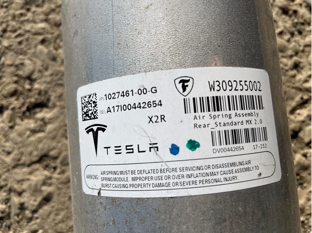 Стойка амортизатора задняя 102746100G TESLA