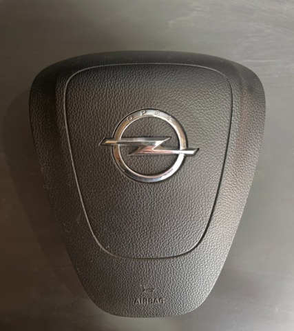 Подушка AIRBAG водительская 13270401 OPEL