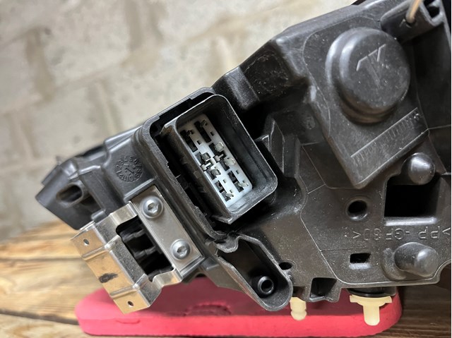 MAGNETI MARELLI 710301255201 Левая фара в наличии Винница