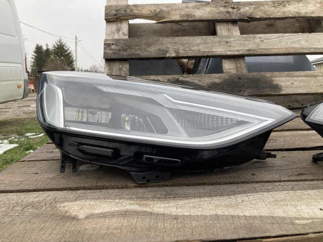 8W0941012 VAG Правая фара купить в Харьков