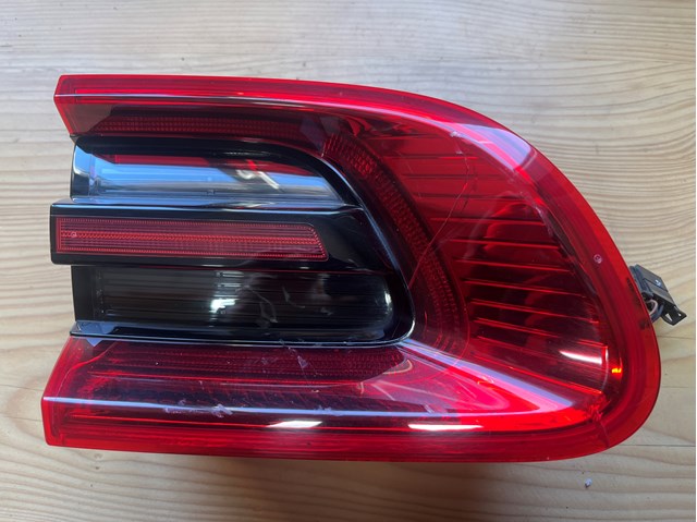 Задняя левая внутренняя фара 95B945093G PORSCHE