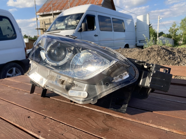 MAZDA D10E51030 Правая фара в наличии Запорожье