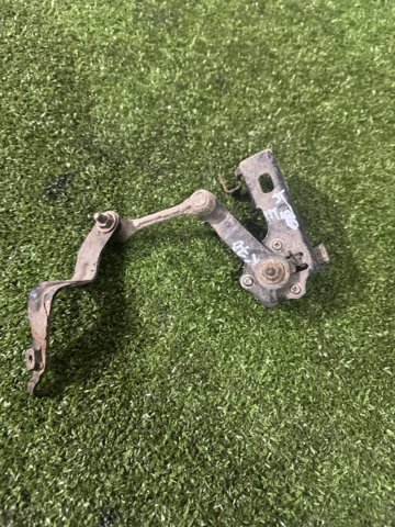 8940847020 TOYOTA Датчик уровня положения кузова задний левый купить в Ровно