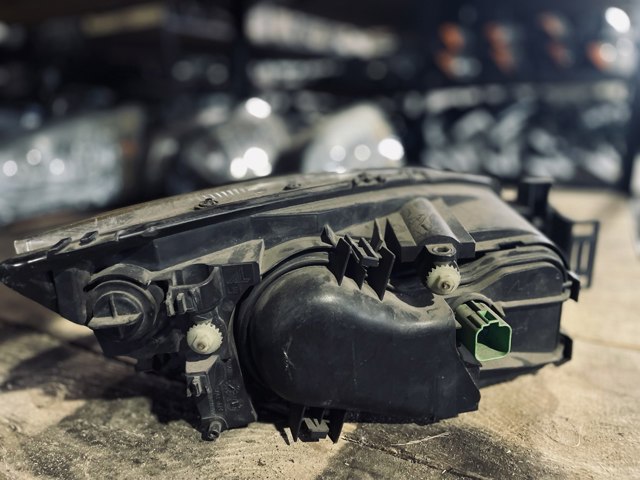 FORD 1S7113006AK Левая фара в наличии Харьков