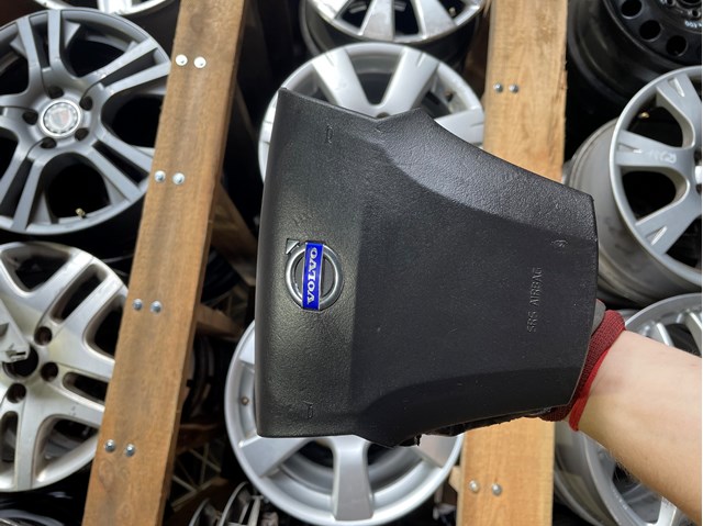 Подушка AIRBAG водительская 30615725 VOLVO