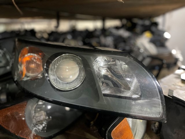 Фара основная правая 30698649 VOLVO