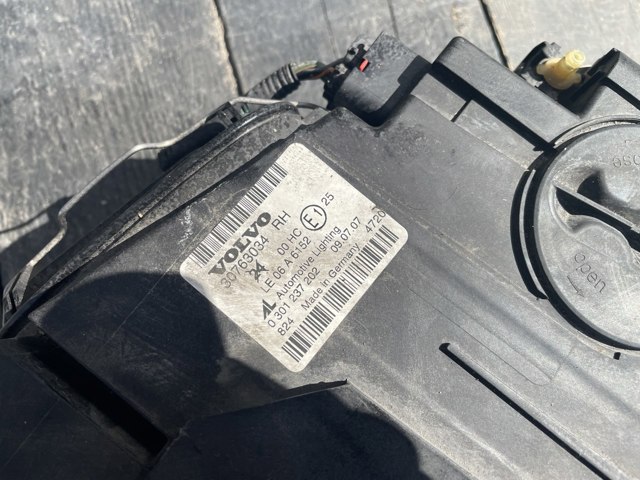 VOLVO 30763034 Фара правая в наличии Павлоград
