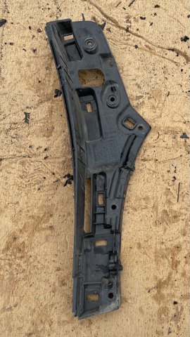 638A93800R Кронштейн расширителя переднего крыла левый купить Черновцы