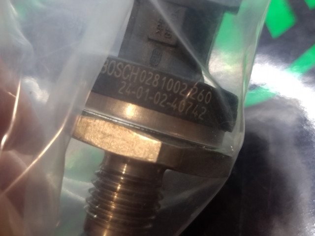 BOSCH 0281002260 Датчик давления топлива в наличии Полтава